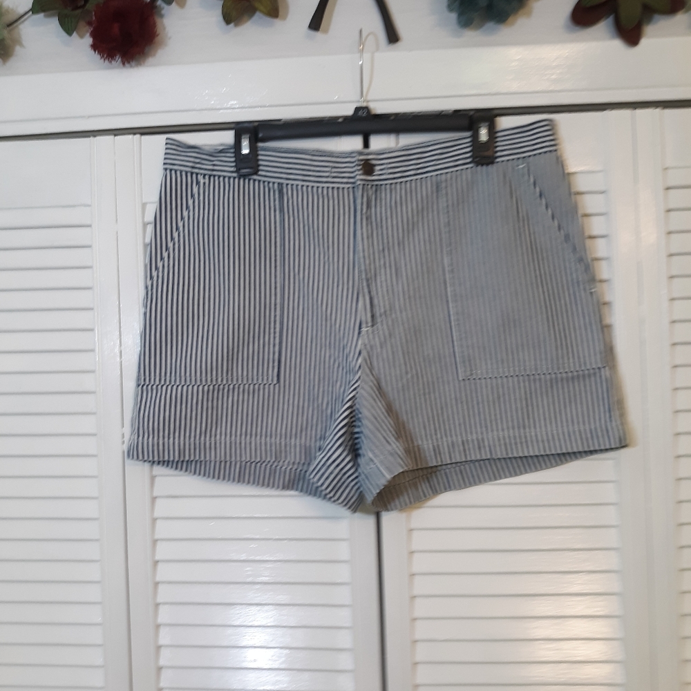 Vtg Newport news pinstripe cotton shorts sz 18 *B - Picture 1 of 4